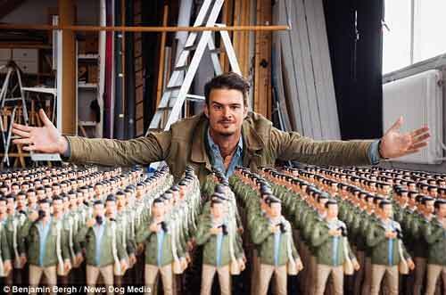 Nhiếp ảnh gia tạo 400 búp bê bản sao để “đánh bóng” tên tuổi